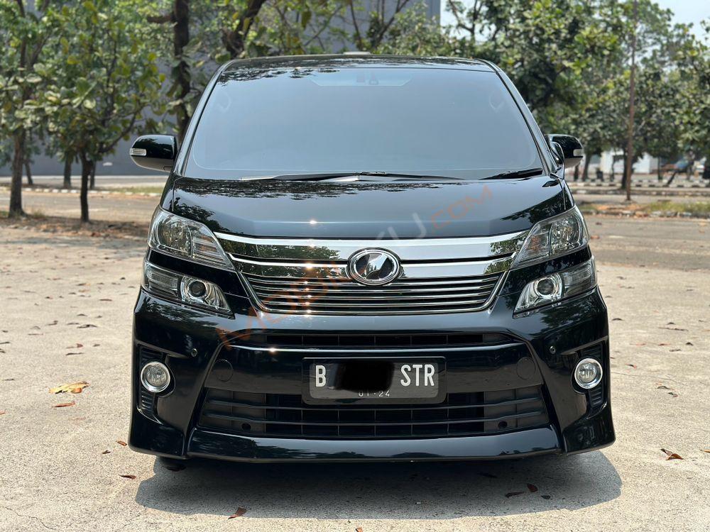 Mobil Toyota Vellfire 2013