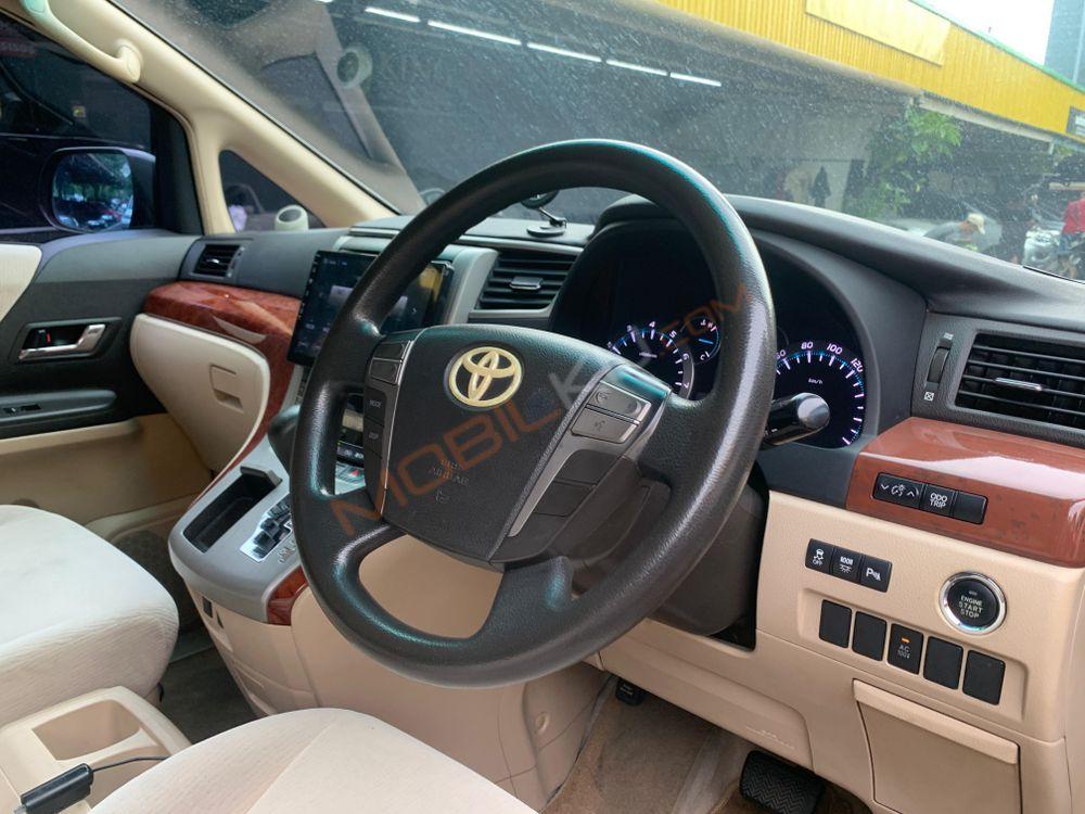 Mobil Toyota Alphard 2009