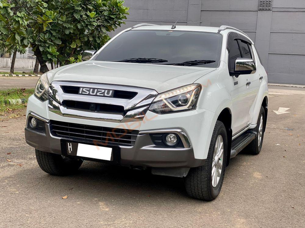 Mobil Isuzu MU-X 2017