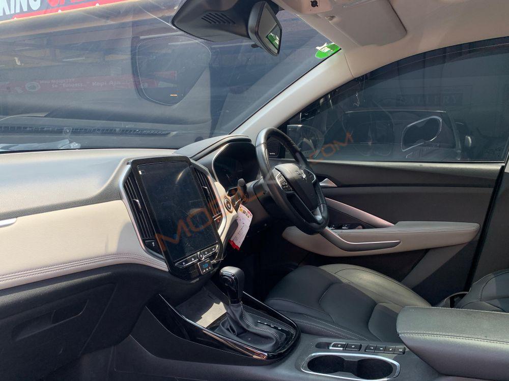 Mobil Wuling Almaz 2022