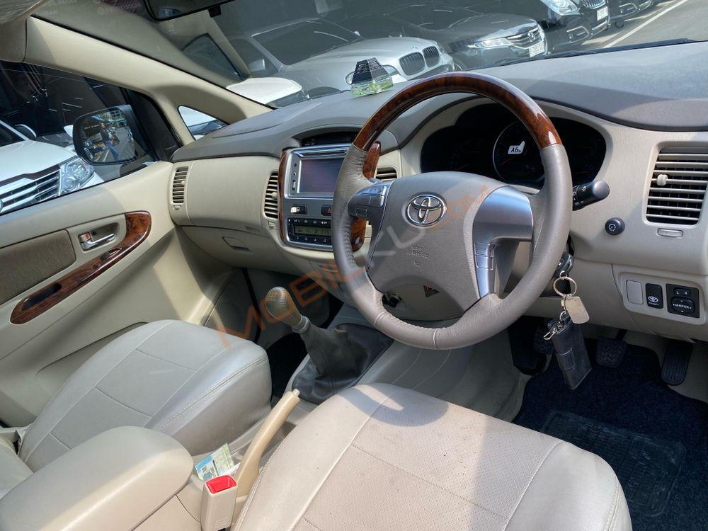 Mobil Toyota Kijang Innova 2014