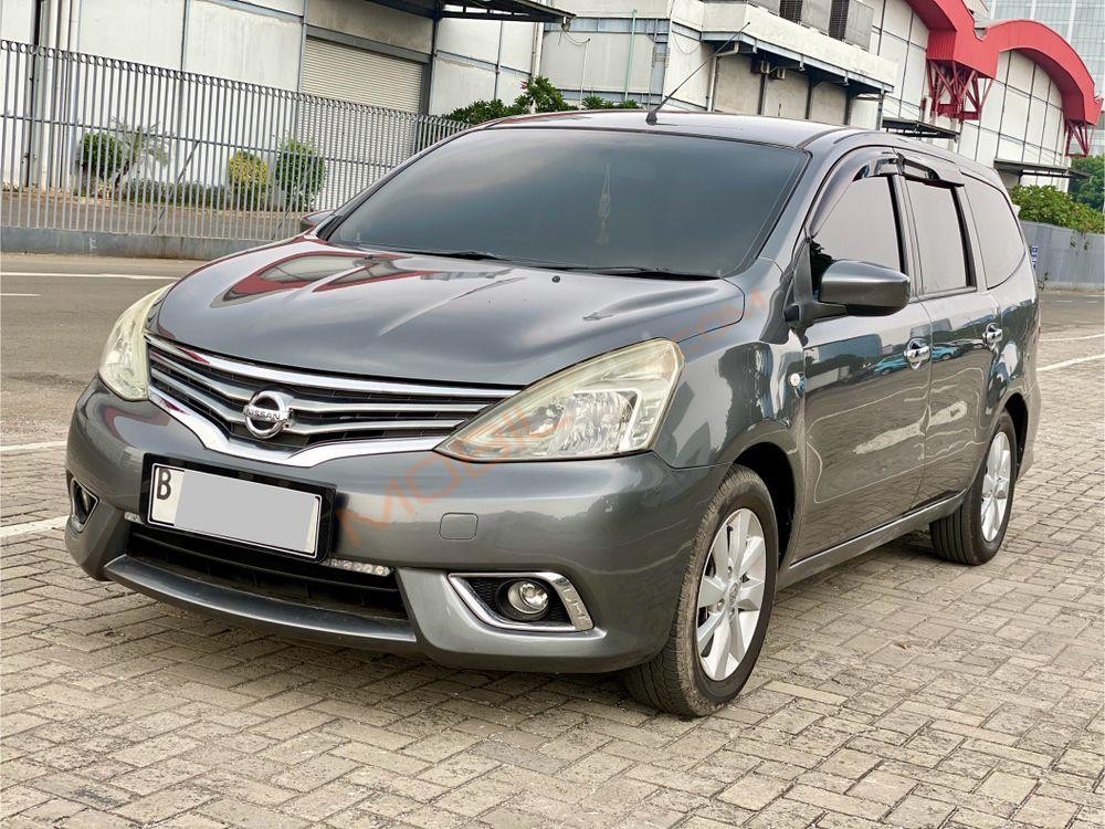 Mobil Nissan Grand Livina 2015
