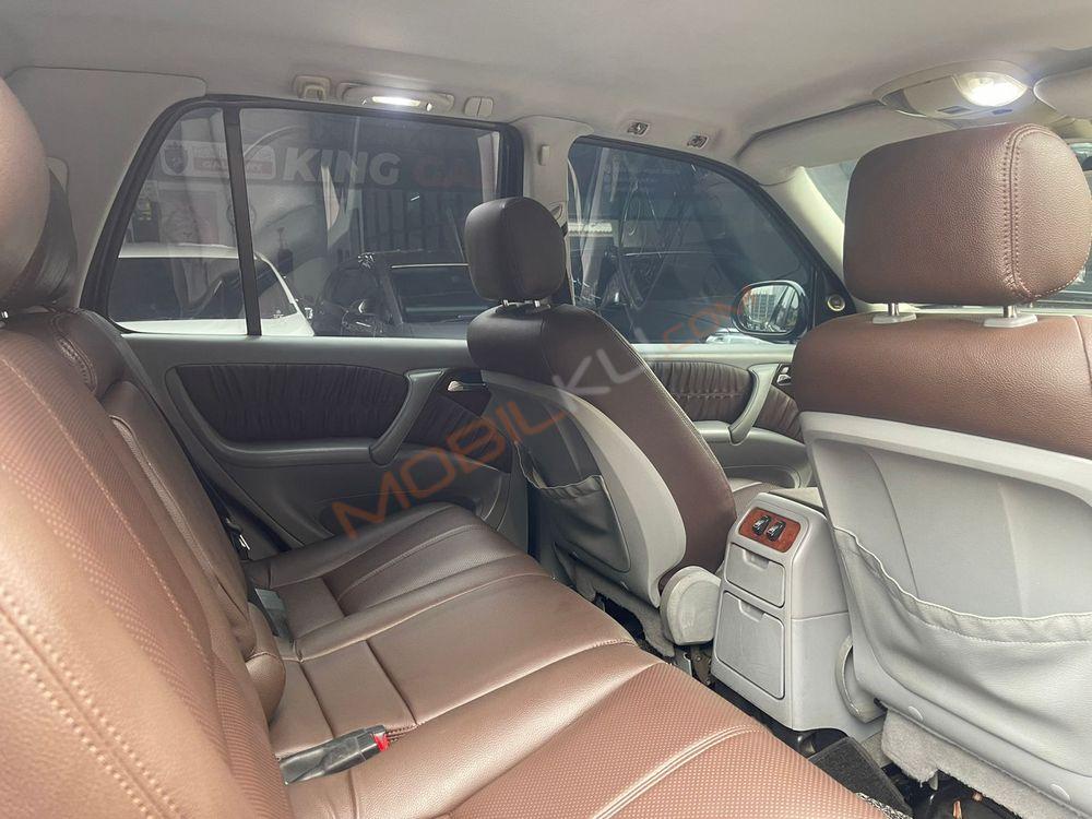 Mobil Mercedes-Benz ML 2002