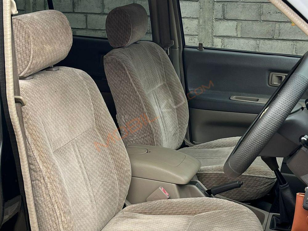 Mobil Toyota Kijang 2004