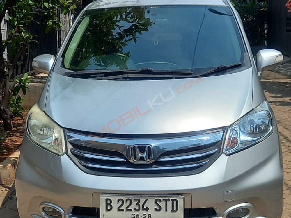 Mobil Honda Freed 2013