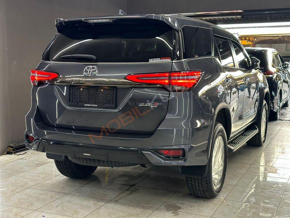 Mobil Toyota Fortuner 2023