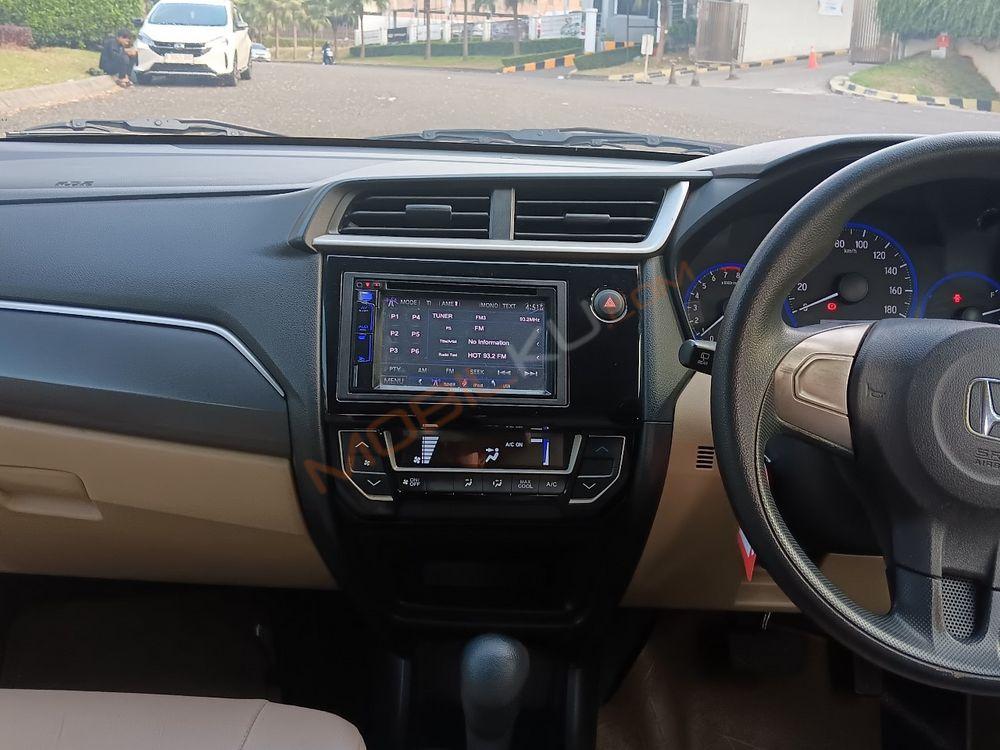 Mobil Honda Mobilio 2016