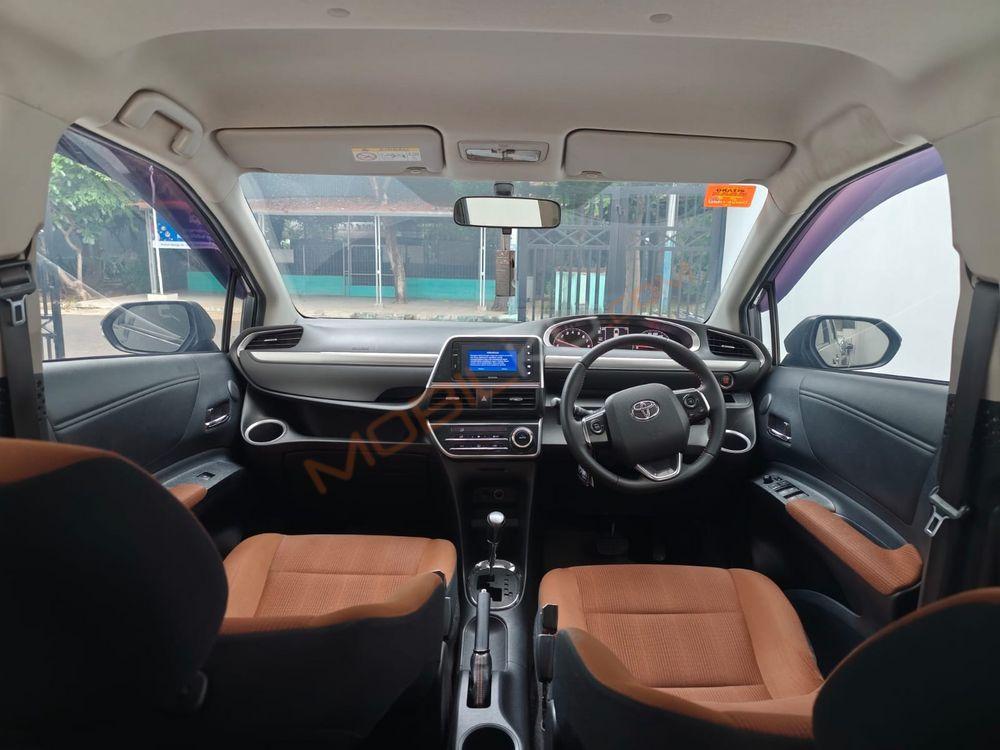 Mobil Toyota Sienta 2017
