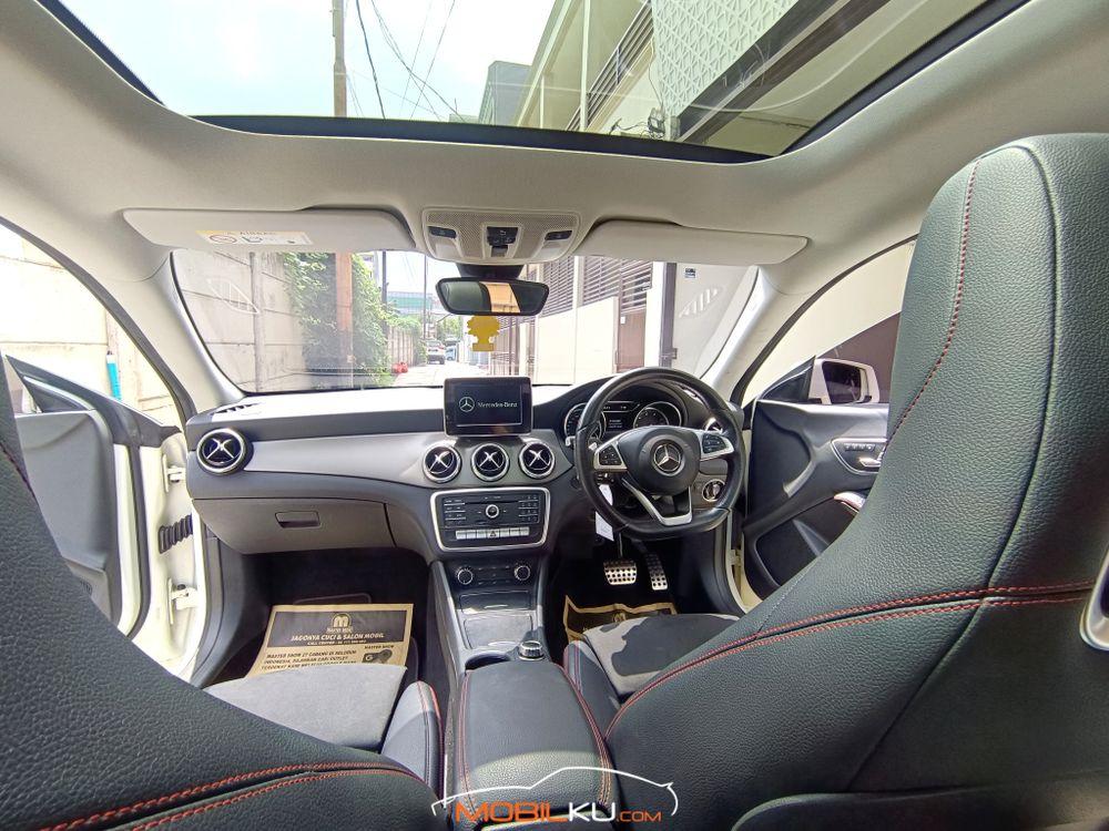 Mobil Mercedes-Benz CLA 2016