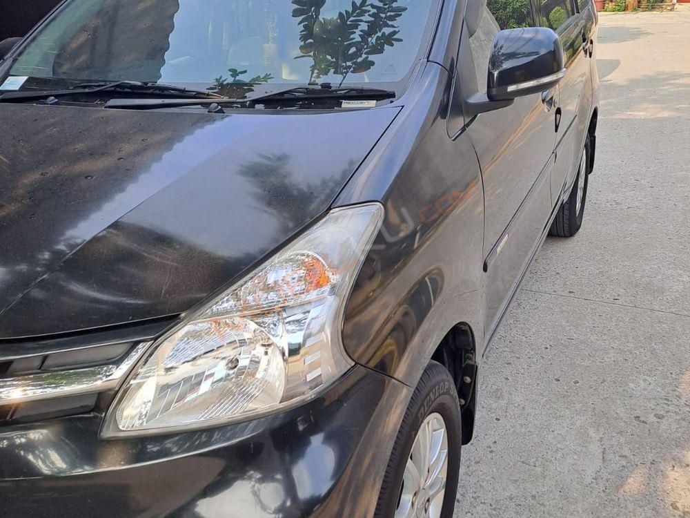 Mobil Daihatsu Xenia 2014