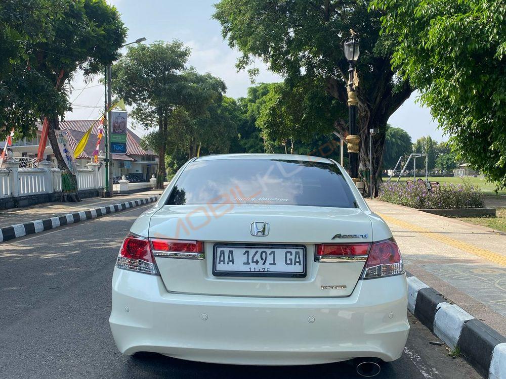Mobil Honda Accord 2012