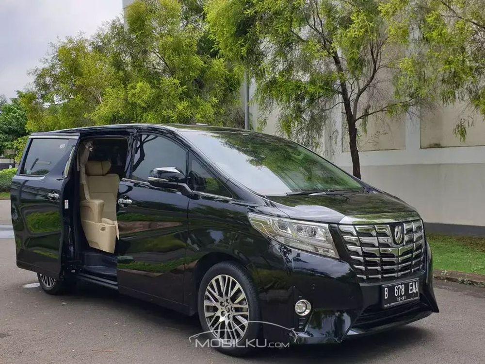 Mobil Toyota Alphard 2016