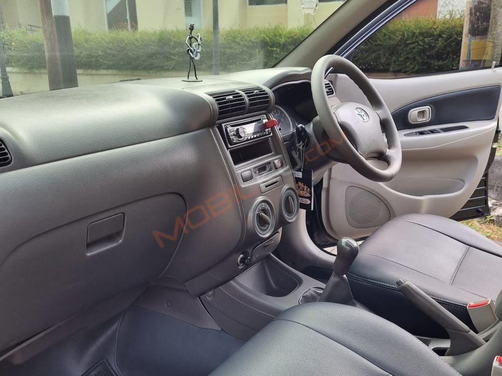 Mobil Toyota Avanza 2011