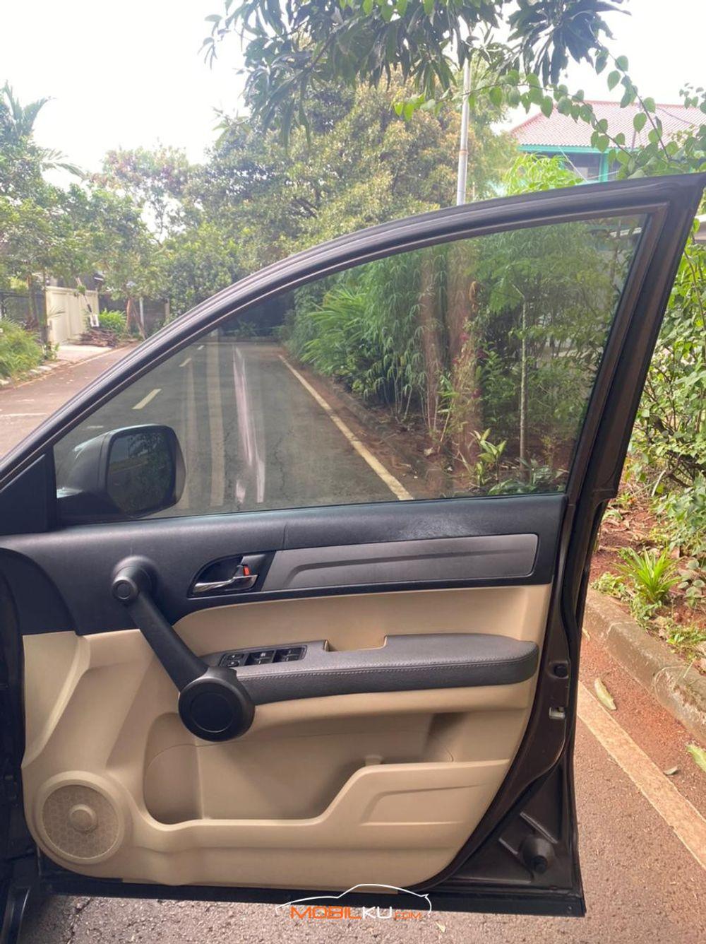 Mobil Honda CR-V 2011