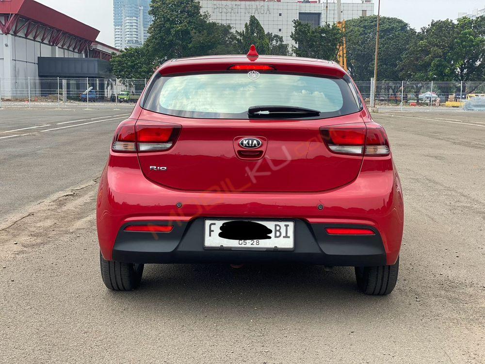 Mobil Kia Rio 2017