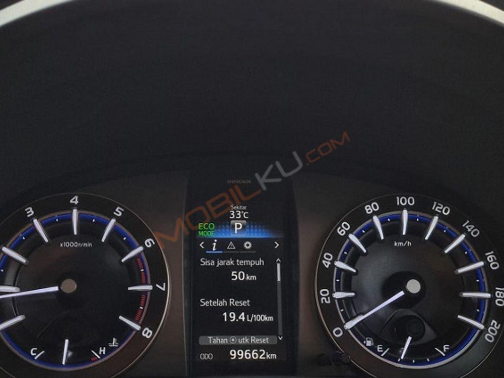 Mobil Toyota Kijang Innova 2016