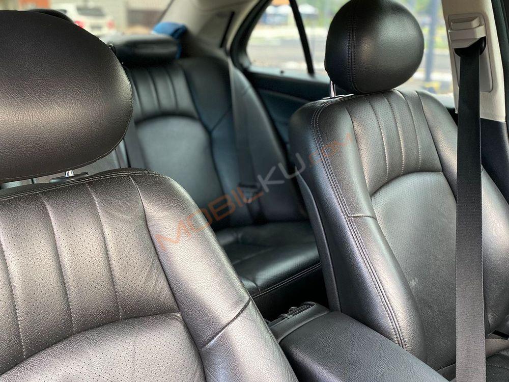 Mobil Mercedes-Benz C-Class 2006