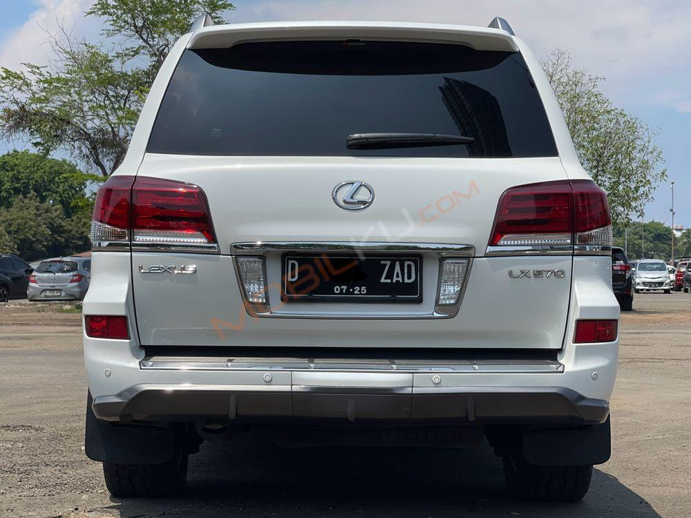 Mobil Lexus LX 2014