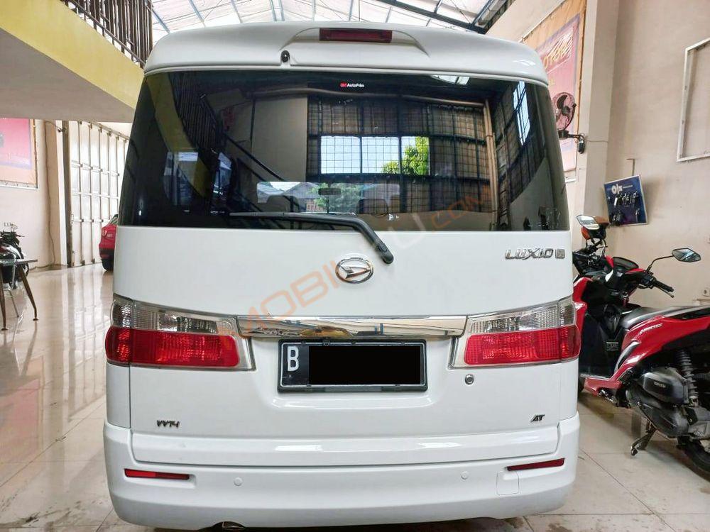 Mobil Daihatsu Luxio 2015