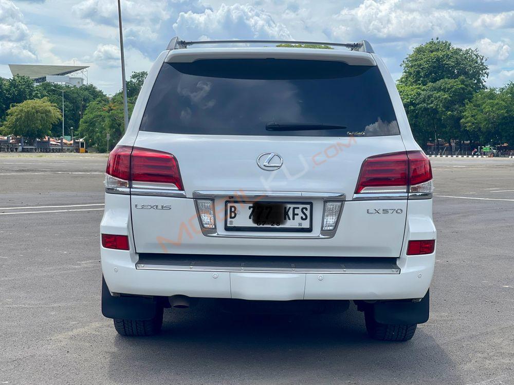 Mobil Lexus LX 2013