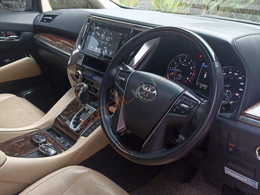 Mobil Toyota Alphard 2019