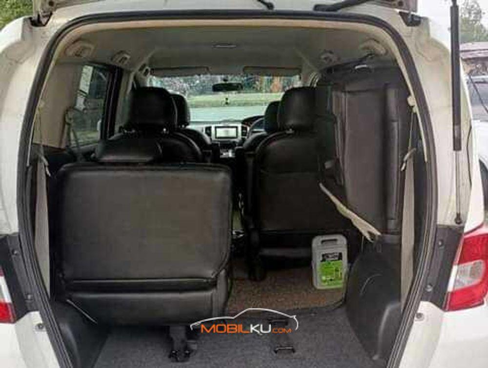 Mobil Honda Freed 2012
