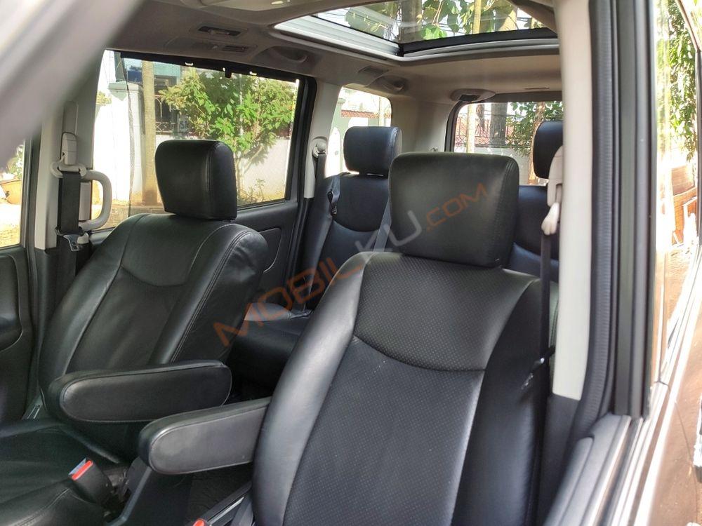 Mobil Nissan Serena 2015