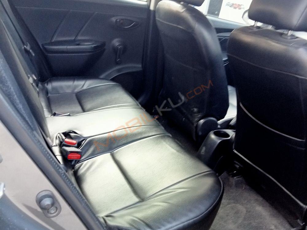 Mobil Toyota Limo 2014