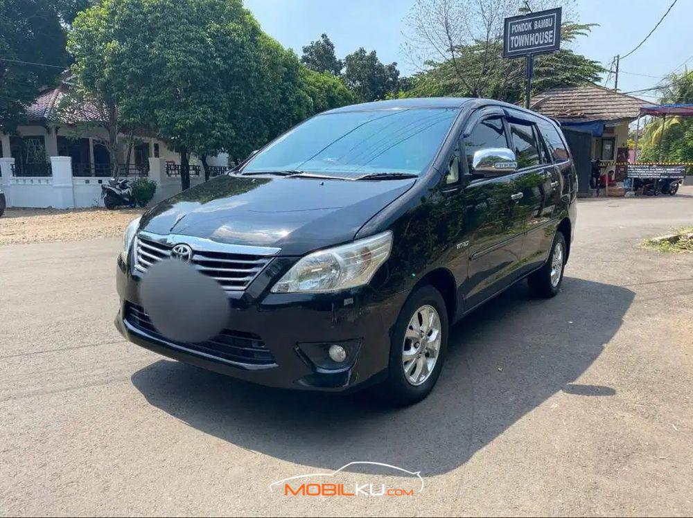 Mobil Toyota Kijang Innova 2005