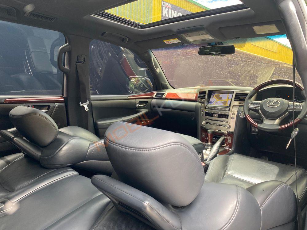 Mobil Lexus LX 2014