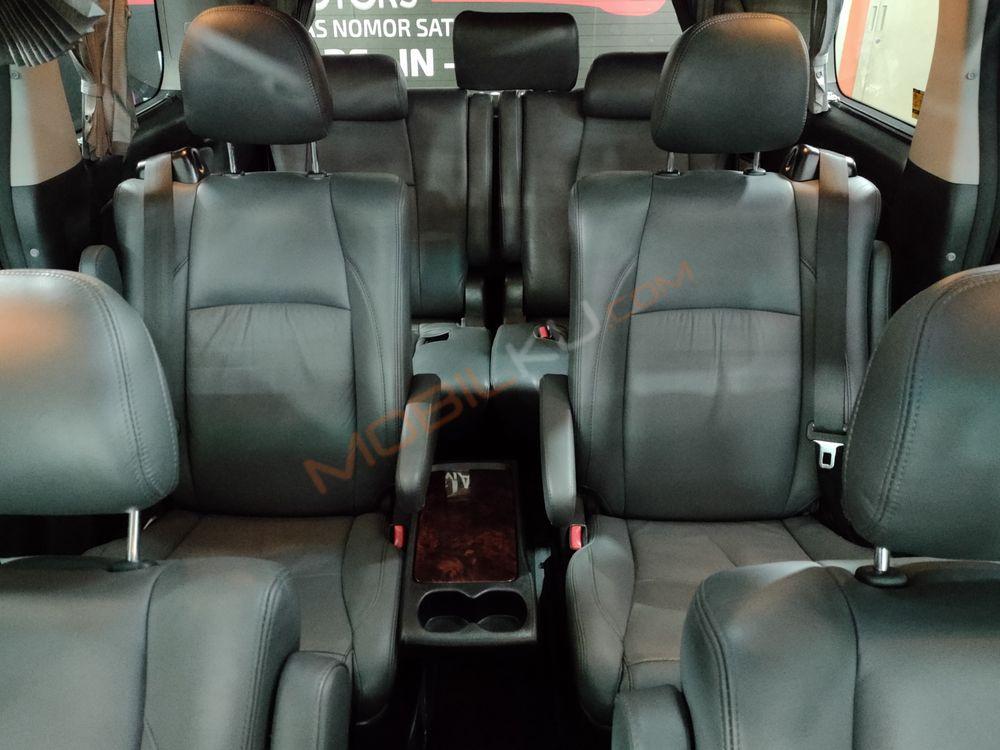 Mobil Toyota Vellfire 2012