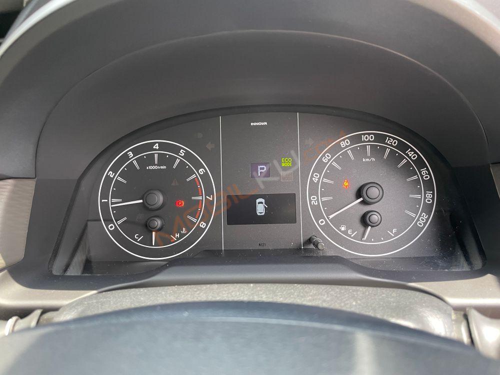 Mobil Toyota Kijang Innova 2021