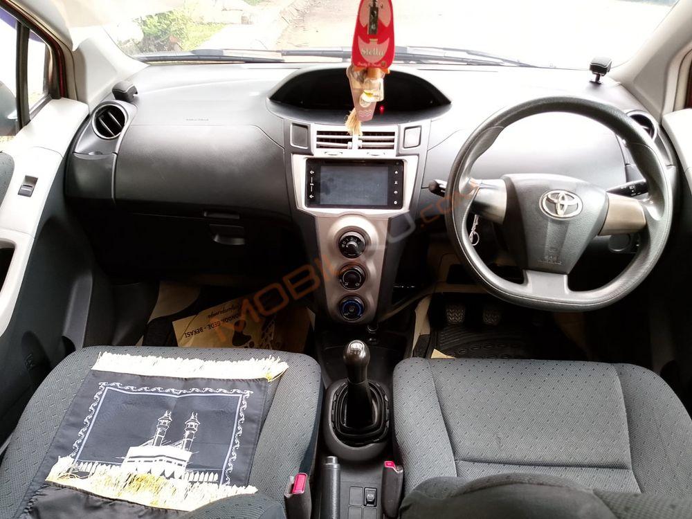 Mobil Toyota Yaris 2012