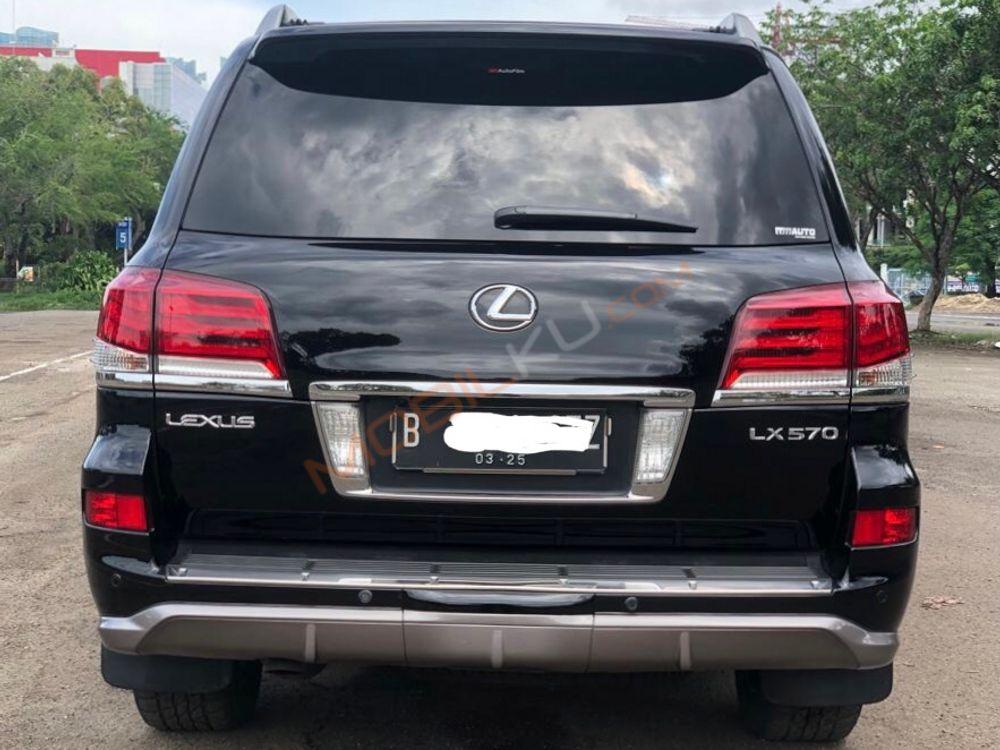 Mobil Lexus LX 2010