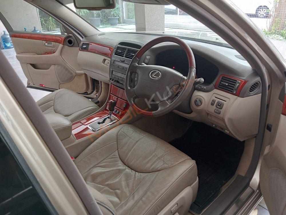 Mobil Lexus LS 2001