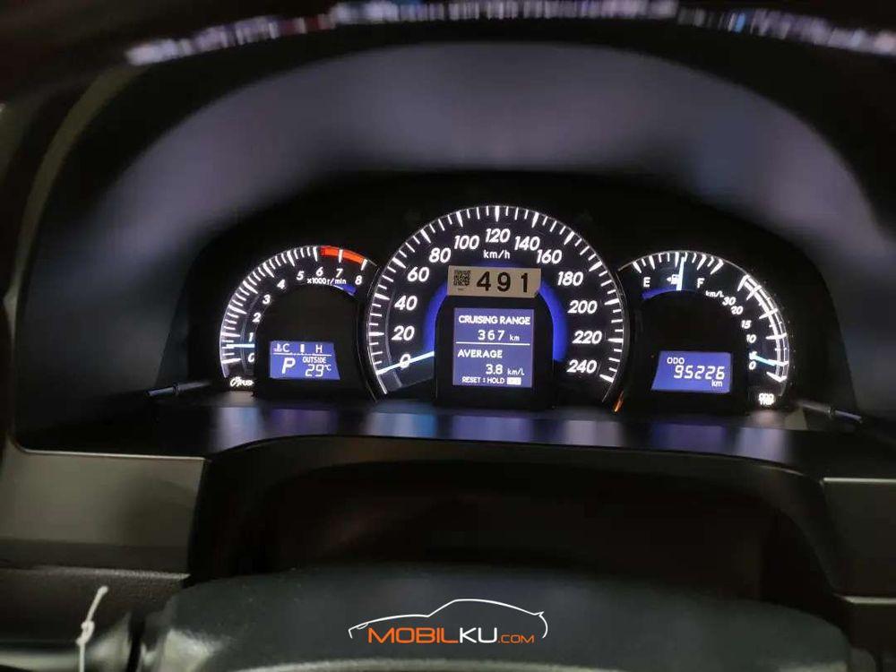 Mobil Toyota Camry 2014