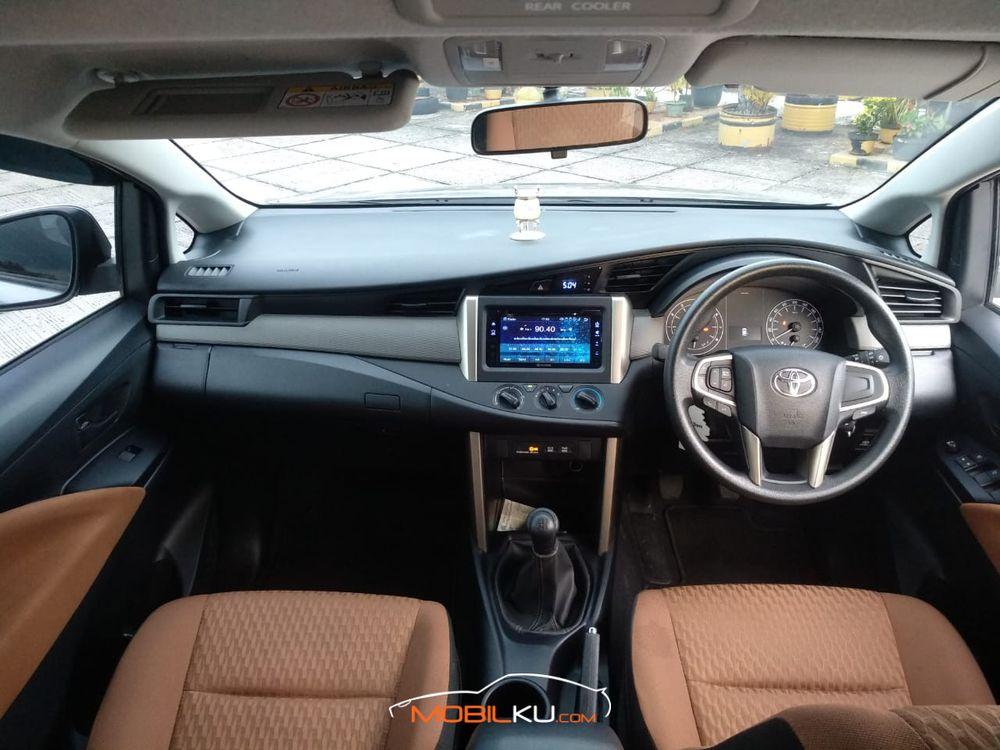 Mobil Toyota Kijang Innova 2019