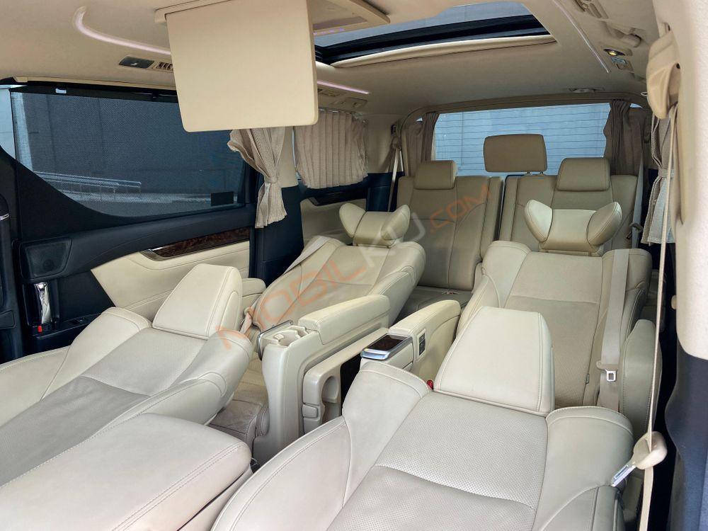 Mobil Toyota Alphard 2020