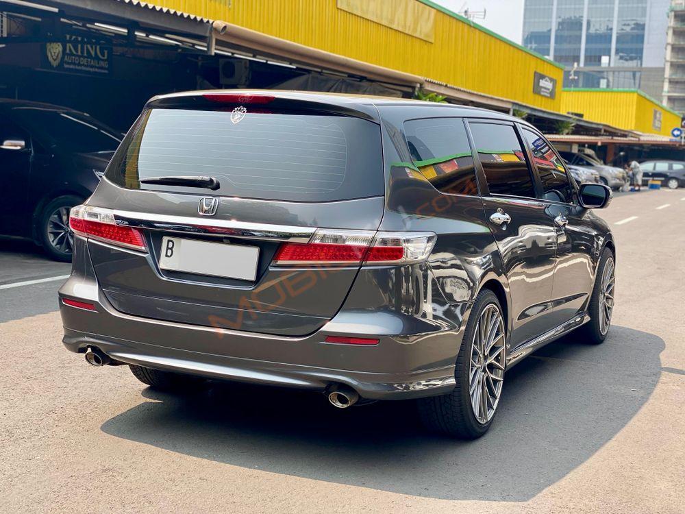 Mobil Honda Odyssey 2012