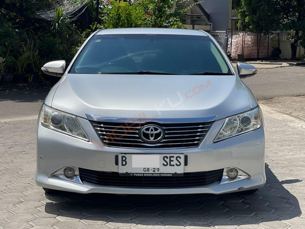 Mobil Toyota Camry 2013