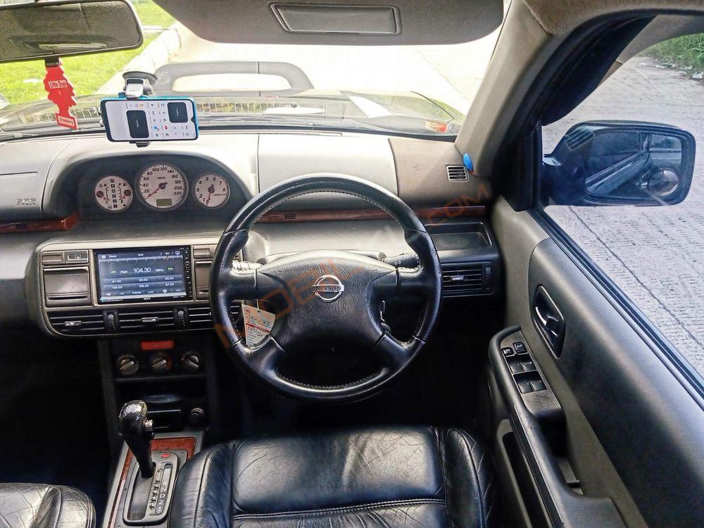 Mobil Nissan X-Trail 2004