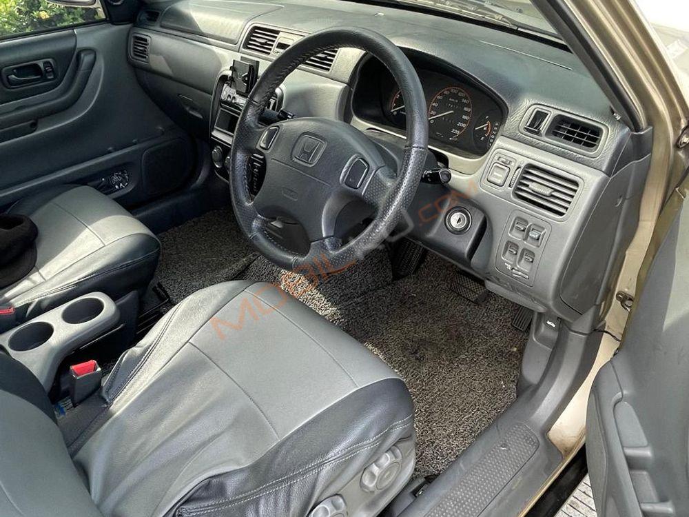 Mobil Honda CR-V 2001