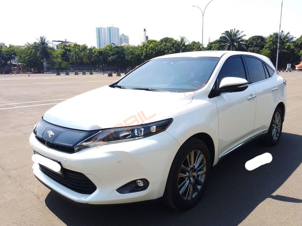 Mobil Toyota Harrier 2014
