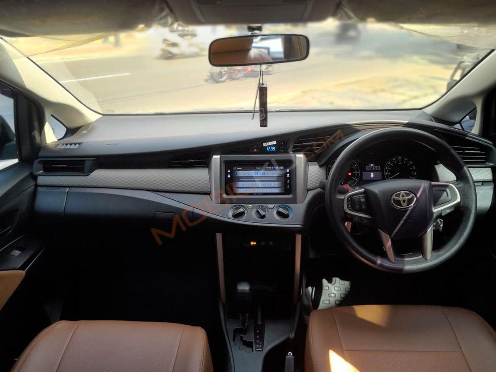 Mobil Toyota Kijang Innova 2016