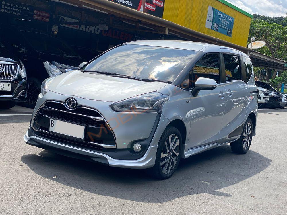 Mobil Toyota Sienta 2019