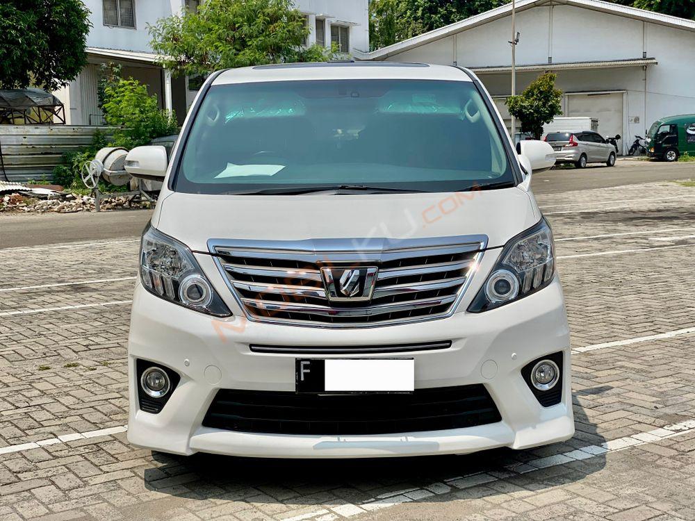 Mobil Toyota Alphard 2014