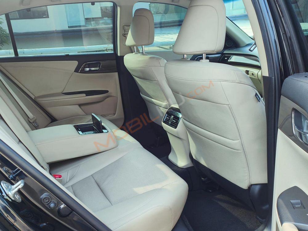 Mobil Honda Accord 2017