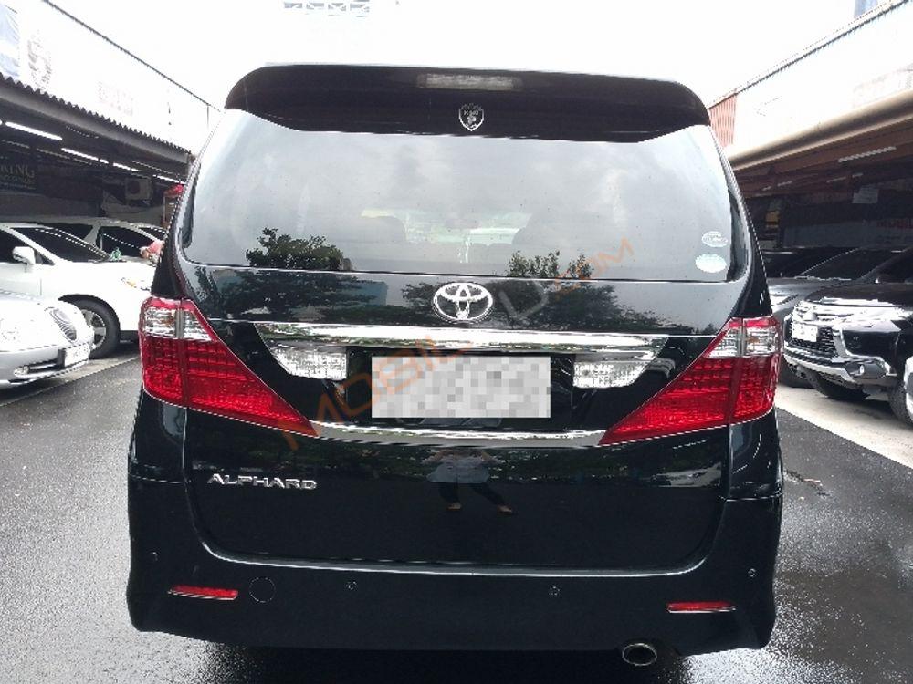 Mobil Toyota Alphard 2009