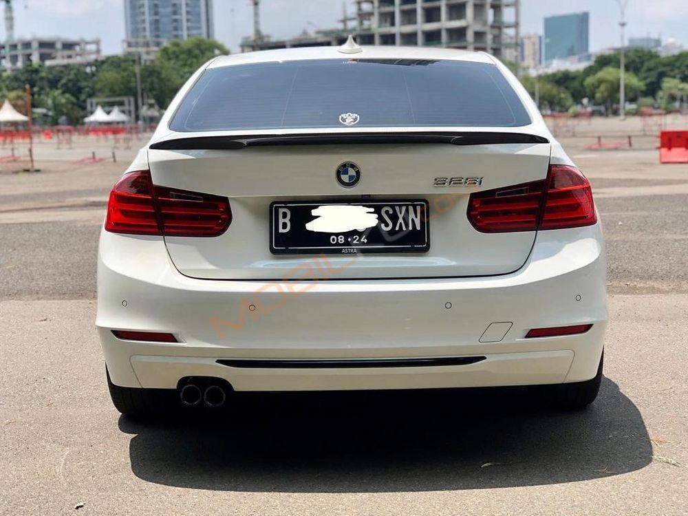 Mobil BMW 3 Series 2014