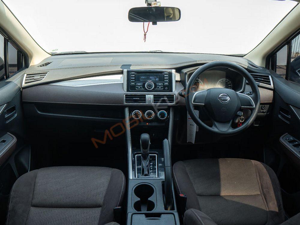 Mobil Nissan Livina 2019